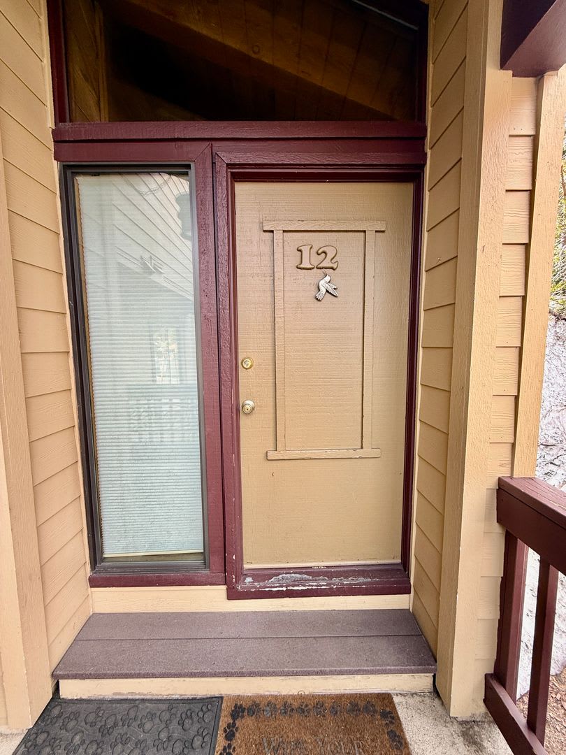 Fully Furnished 2BD/2BA Mountain Townhome – photo 2