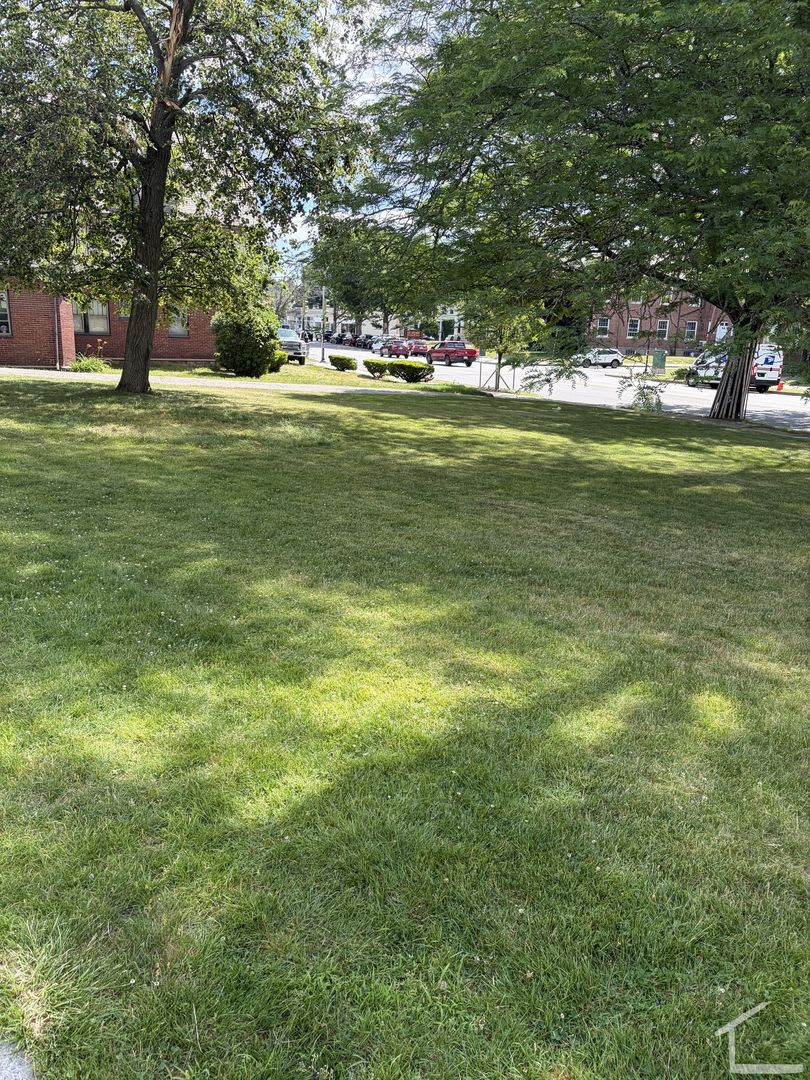 HUge single family in Watertown – photo 2