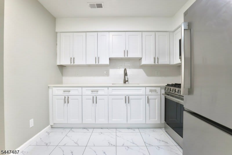 452 Marshall St – photo 4