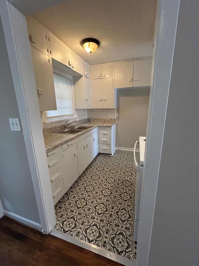 1205 Christine Avenue, Apartment B – photo 4