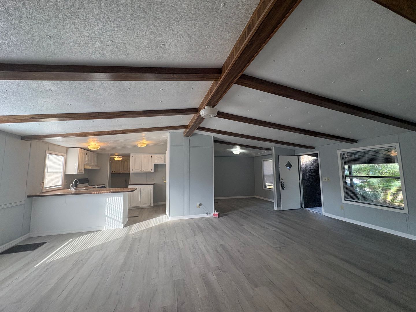3bed/2bath home ready now!! rent $1650/mo – photo 1