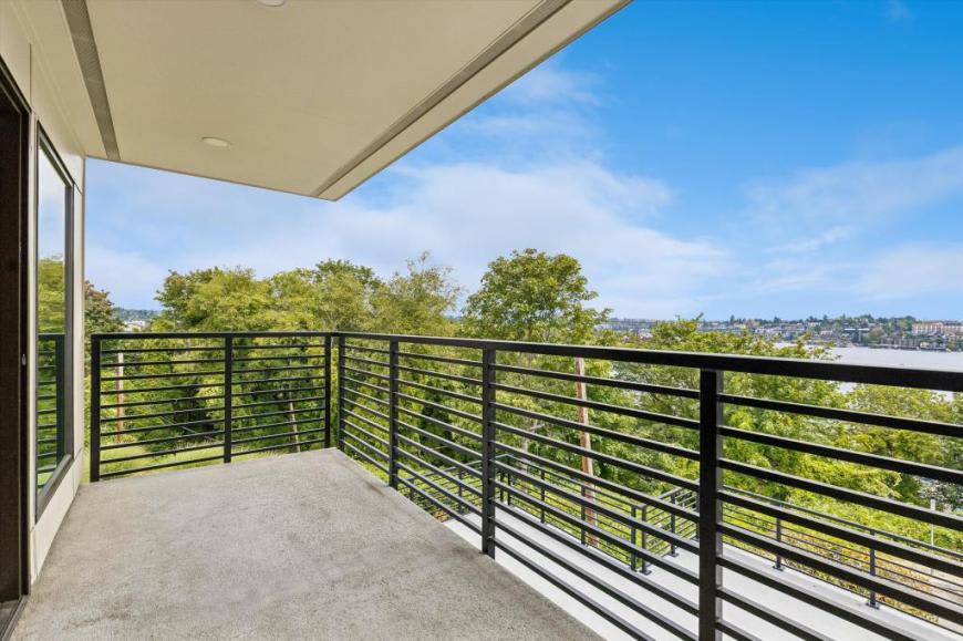 2470 Dexter Ave N #2A – photo 4