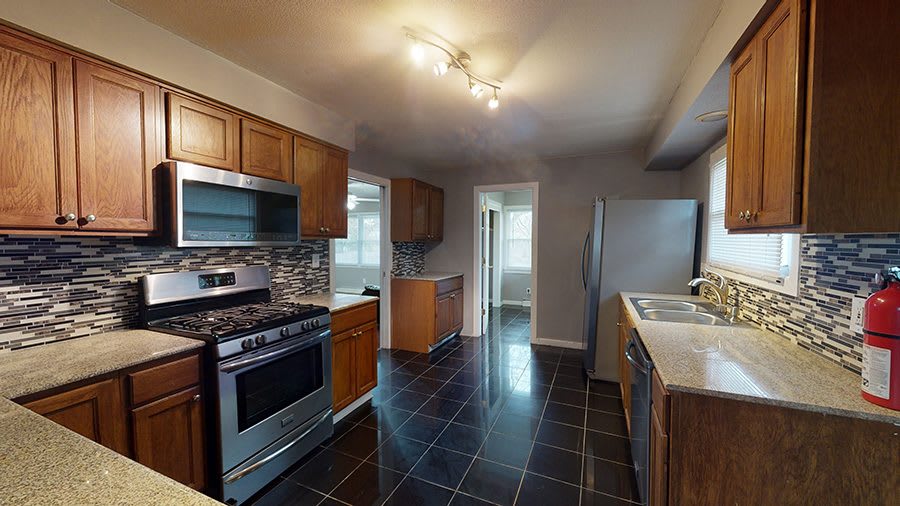 1022 E Colvin St – photo 2