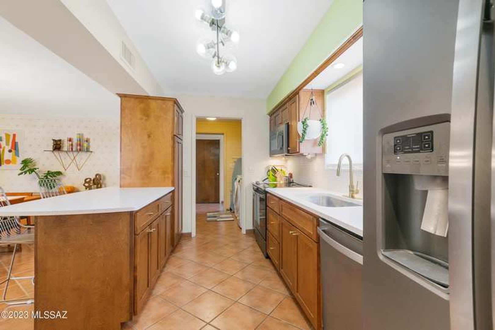 East- 3 bedroom/ 2 bathroom home with sparkling pool! – photo 4
