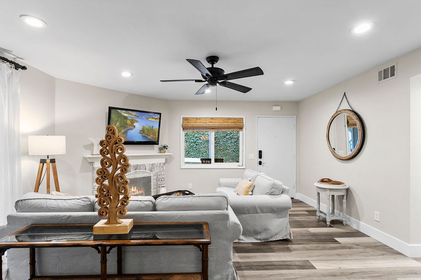 Beautiful 3 Bedroom Furnished Condo – photo 3