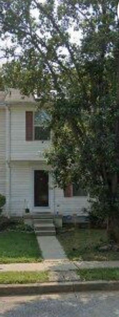 Spacious Townhome for Rent! Finished Basement! W/D! Available Now! – photo 1