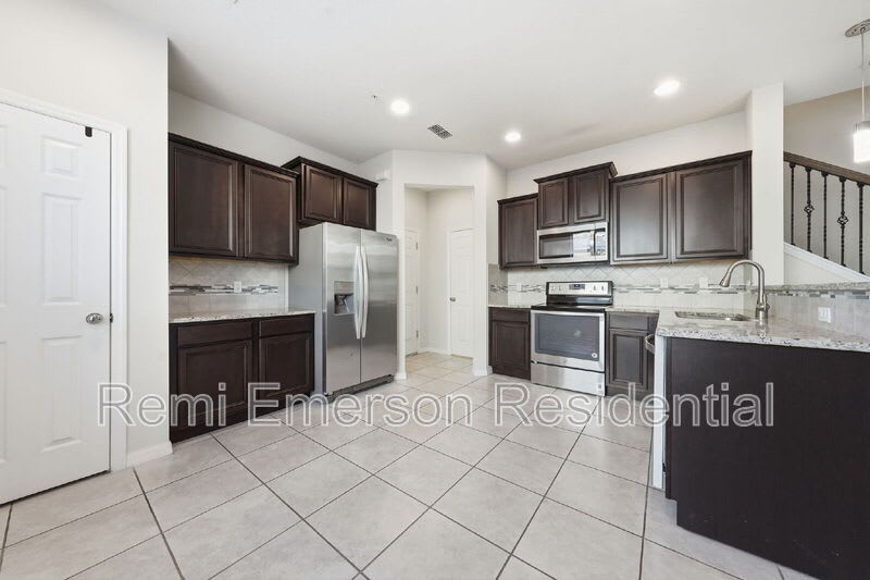 1096 Pavia Drive – photo 4