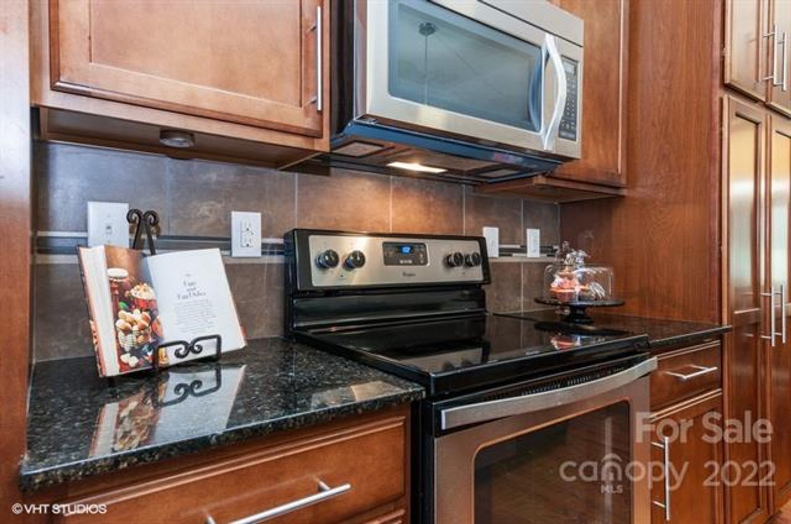 Bright 2BR 2.5BA Home w/ Granite + Huge Island • Loft in Fort Mill – photo 5
