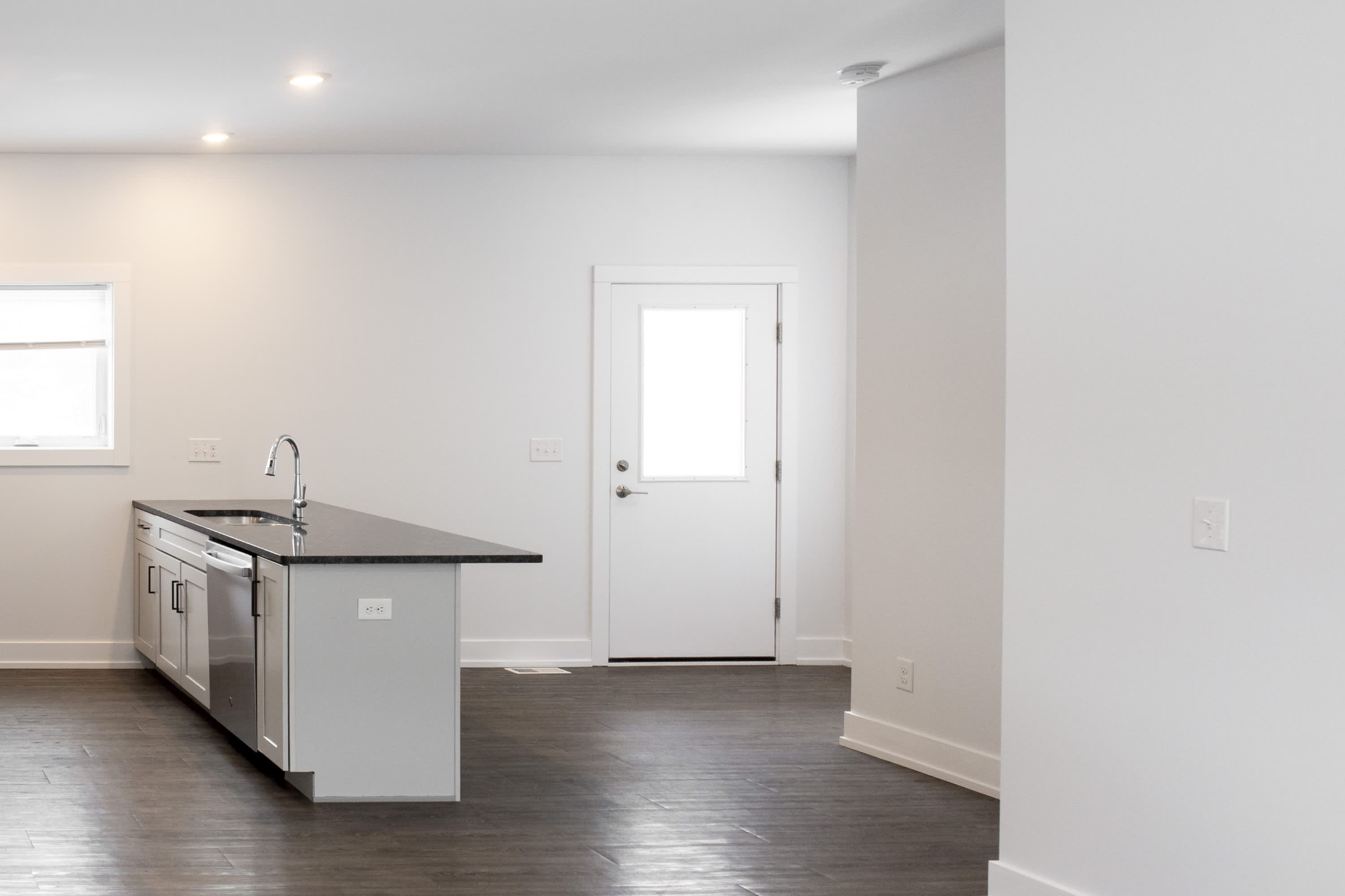 345 Cummings Avenue Nw – photo 2