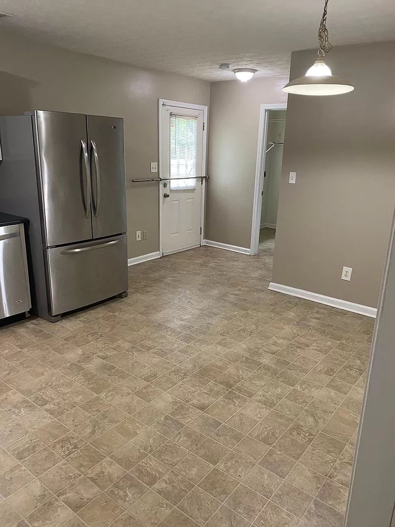 Room in 4 Bedroom Home at 1658 Georgia Ave – photo 5