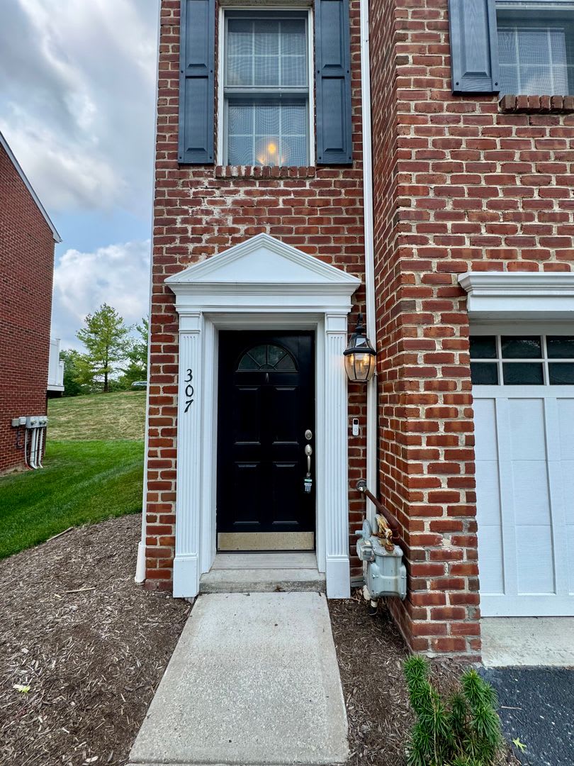 Move-In Ready Wexford Home Featuring Modern Updates and an Attached Two-Car – photo 3