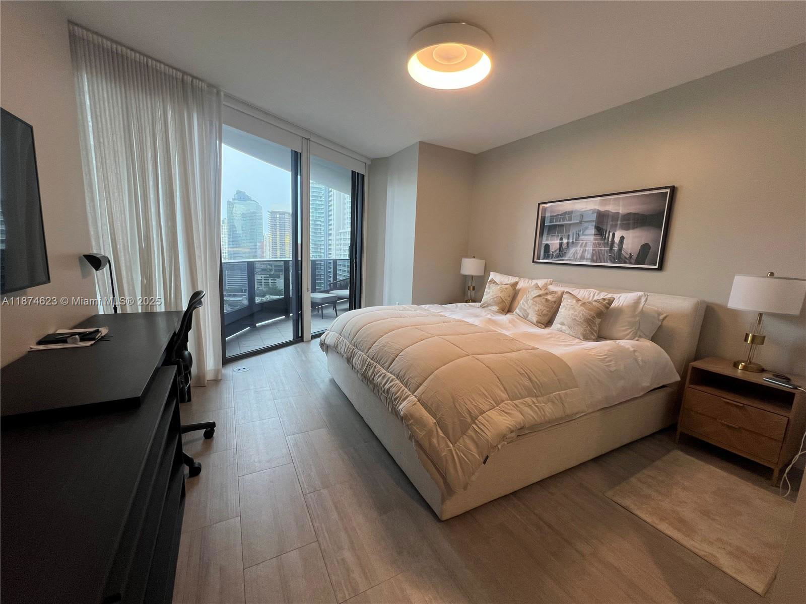 1000 Brickell Avenue – photo 5