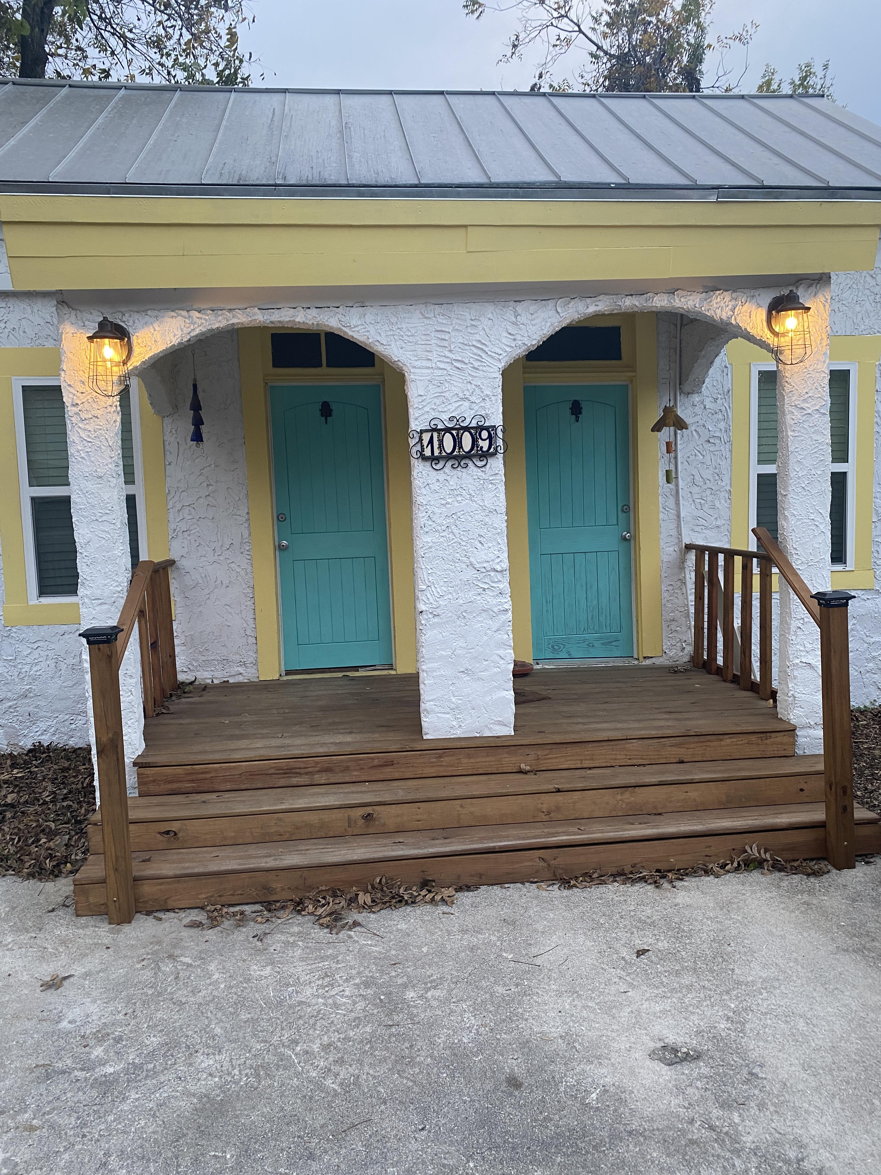 1009 Gillespie Street – photo 1