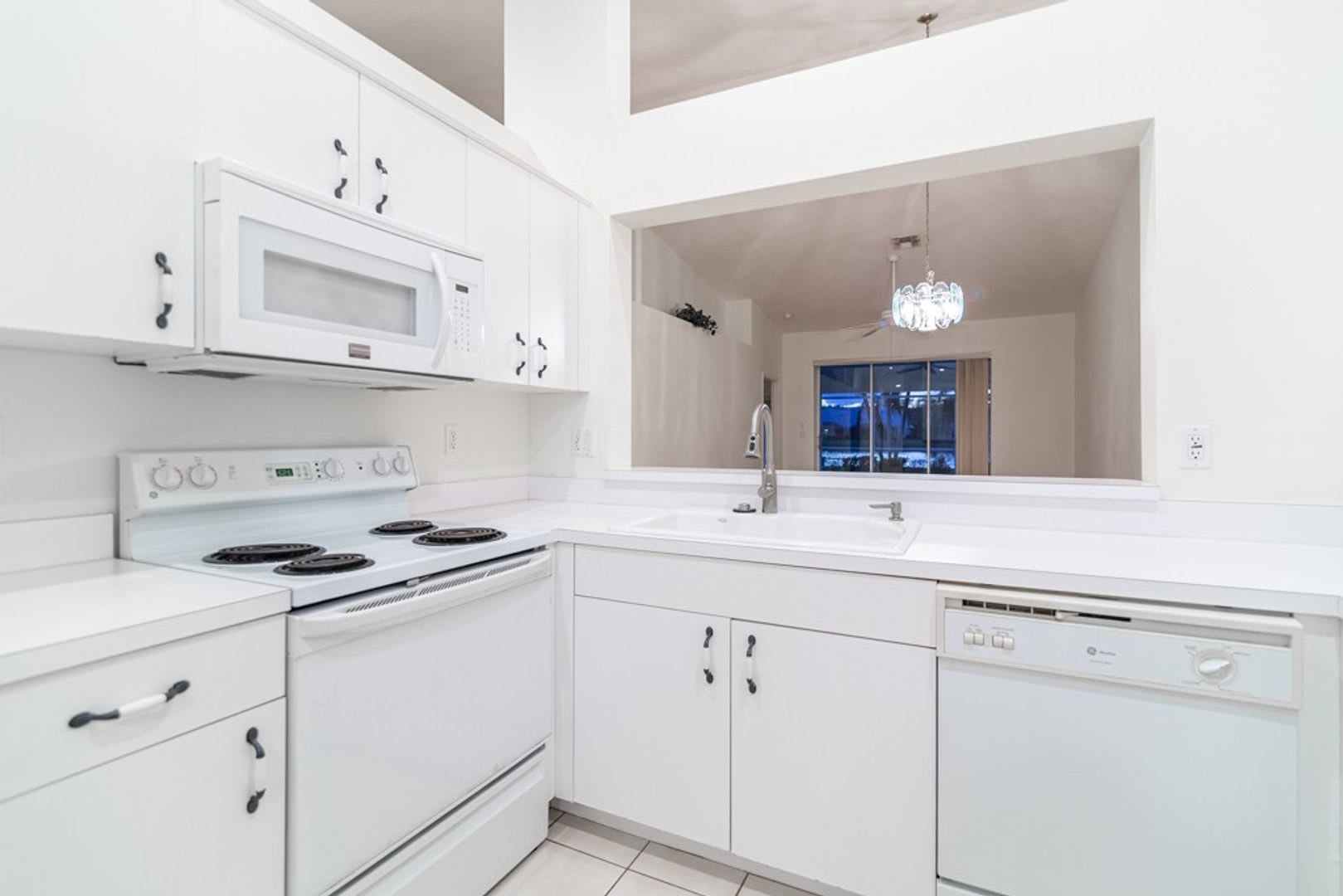 2 Bed Den 2 Bath Unfurnished Pool Home Close To Mercato Marker Lake Hidden Gem Quiet Community – photo 4