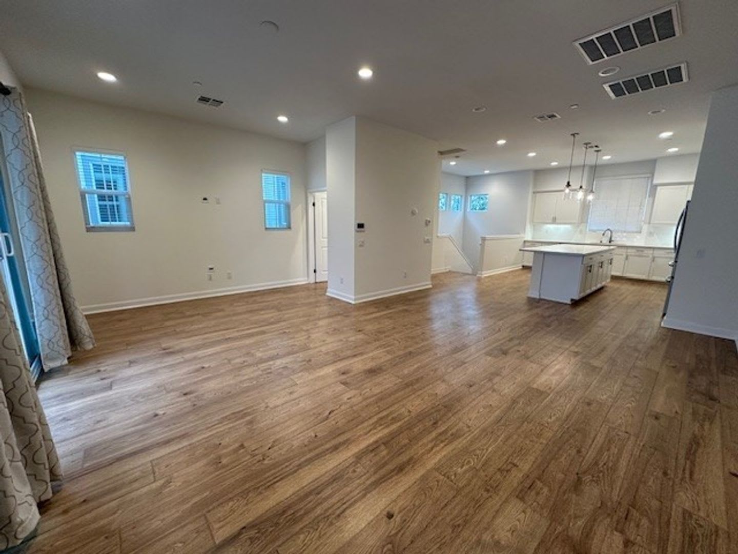 Modern 4BR West Hills Home for Rent – photo 5