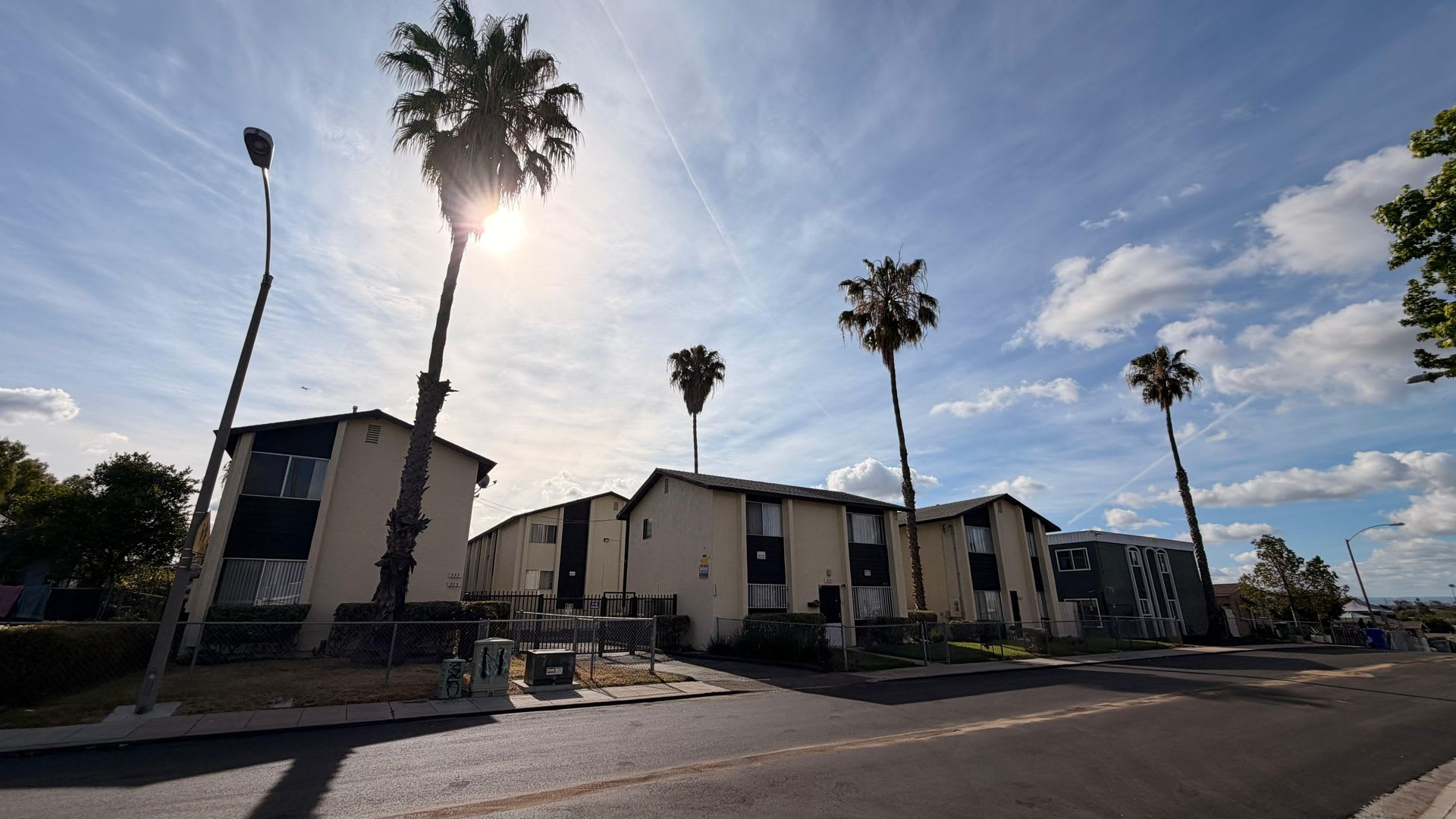 Beautiful Newly Large Renovated Townhouse Units 3BED/2BA. ONE MONTH FREE!!! – photo 1