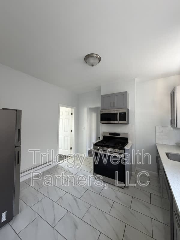 59 North 15th Street Apt. 3 – photo 1