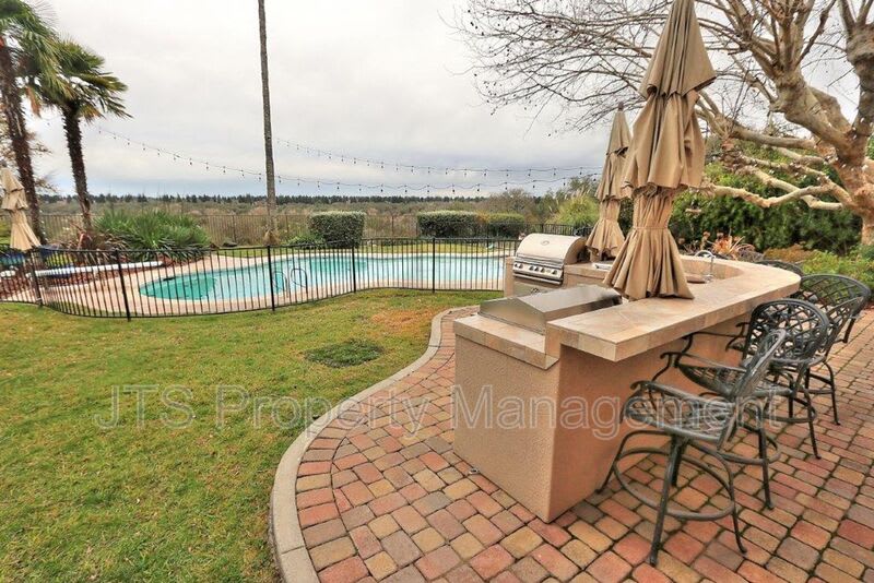 8520 Emperor Drive – photo 3