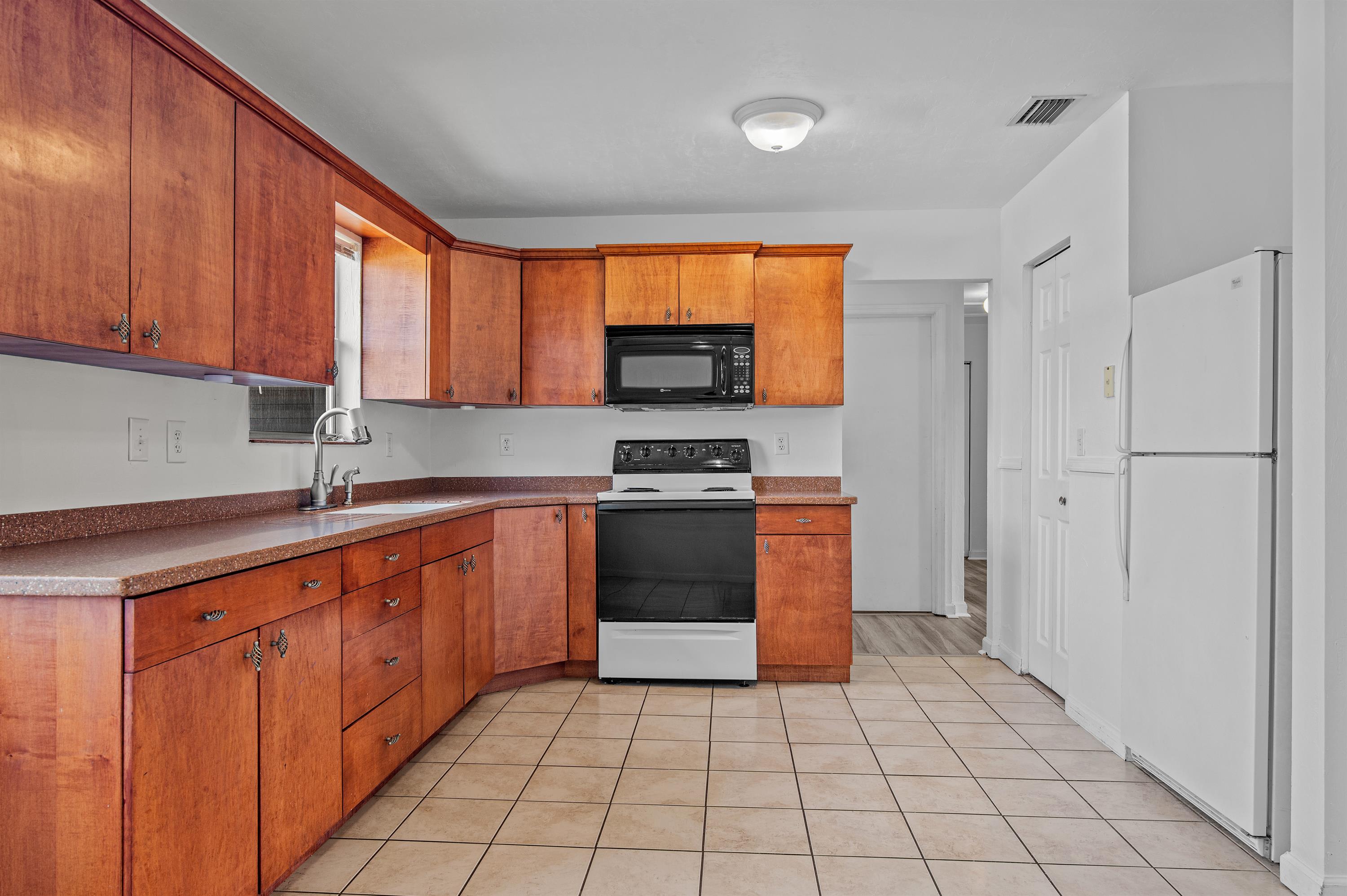 612 Santa Barbara Boulevard – photo 4
