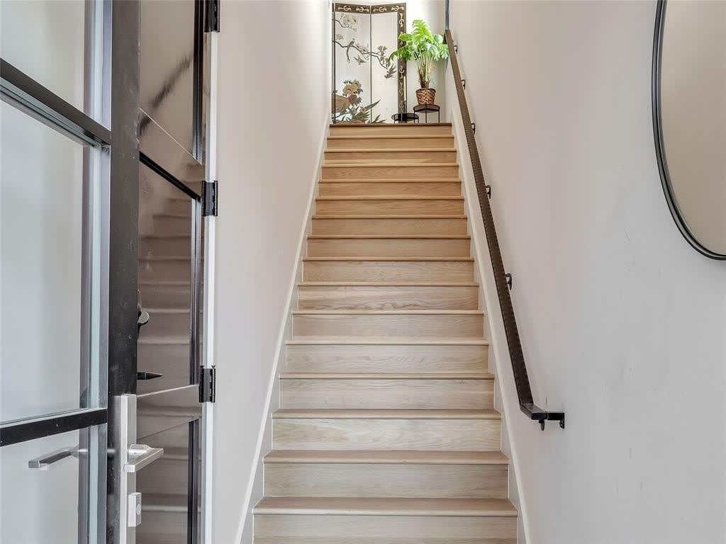 1229 N Dewey Avenue – photo 4