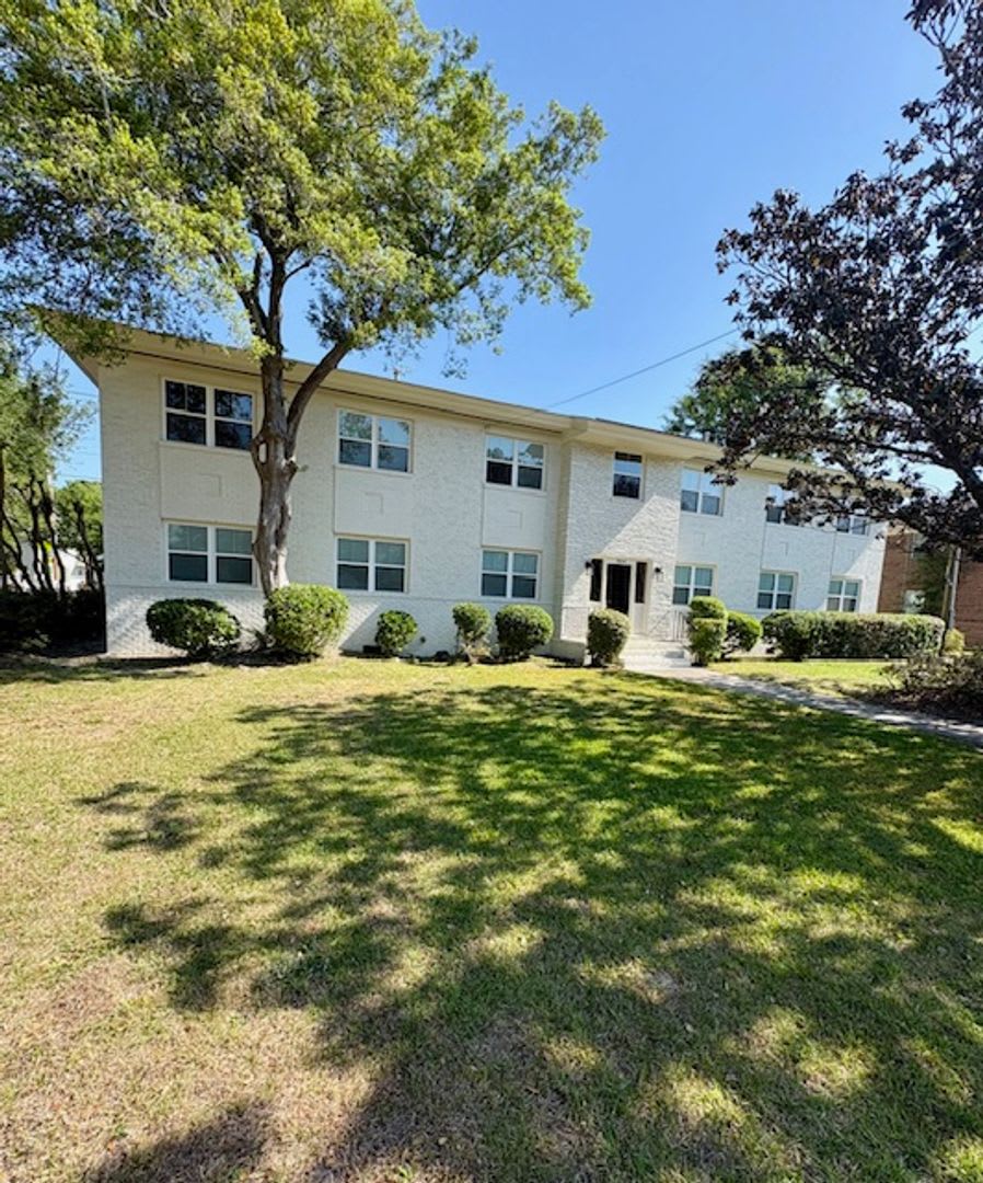 Fully Renovated Three Bedroom Condo 10 mins from MUSC! – photo 2