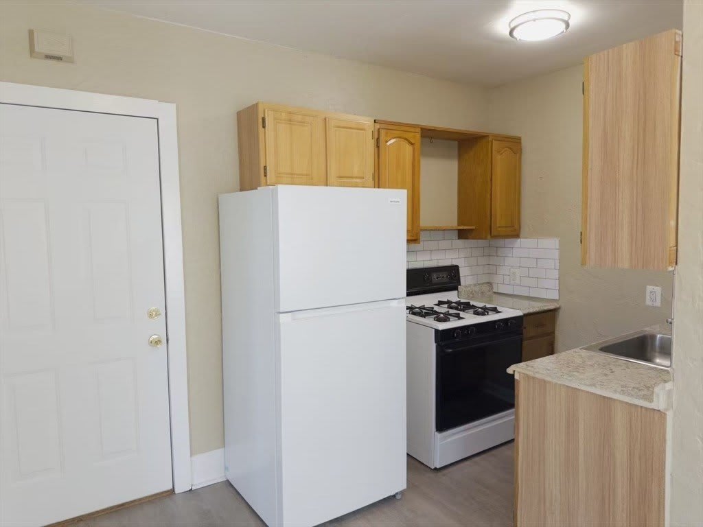 25 Oakland Ave – photo 1