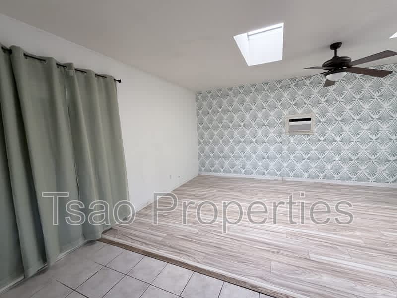 607 N Ardmore Ave – photo 1