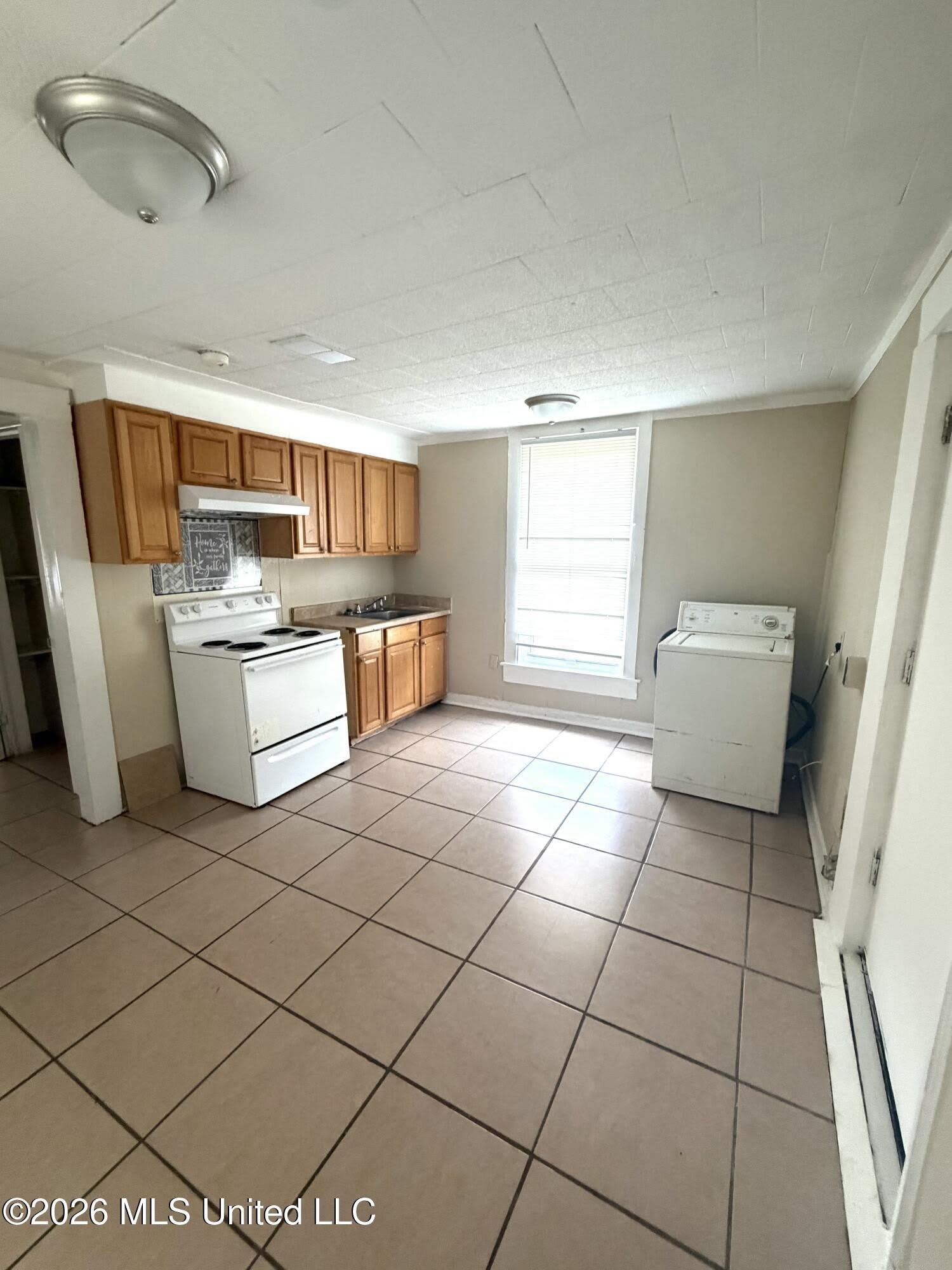 10 E Railroad Street – photo 4