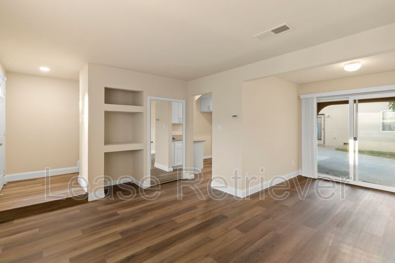 940 Palm Cir – photo 2