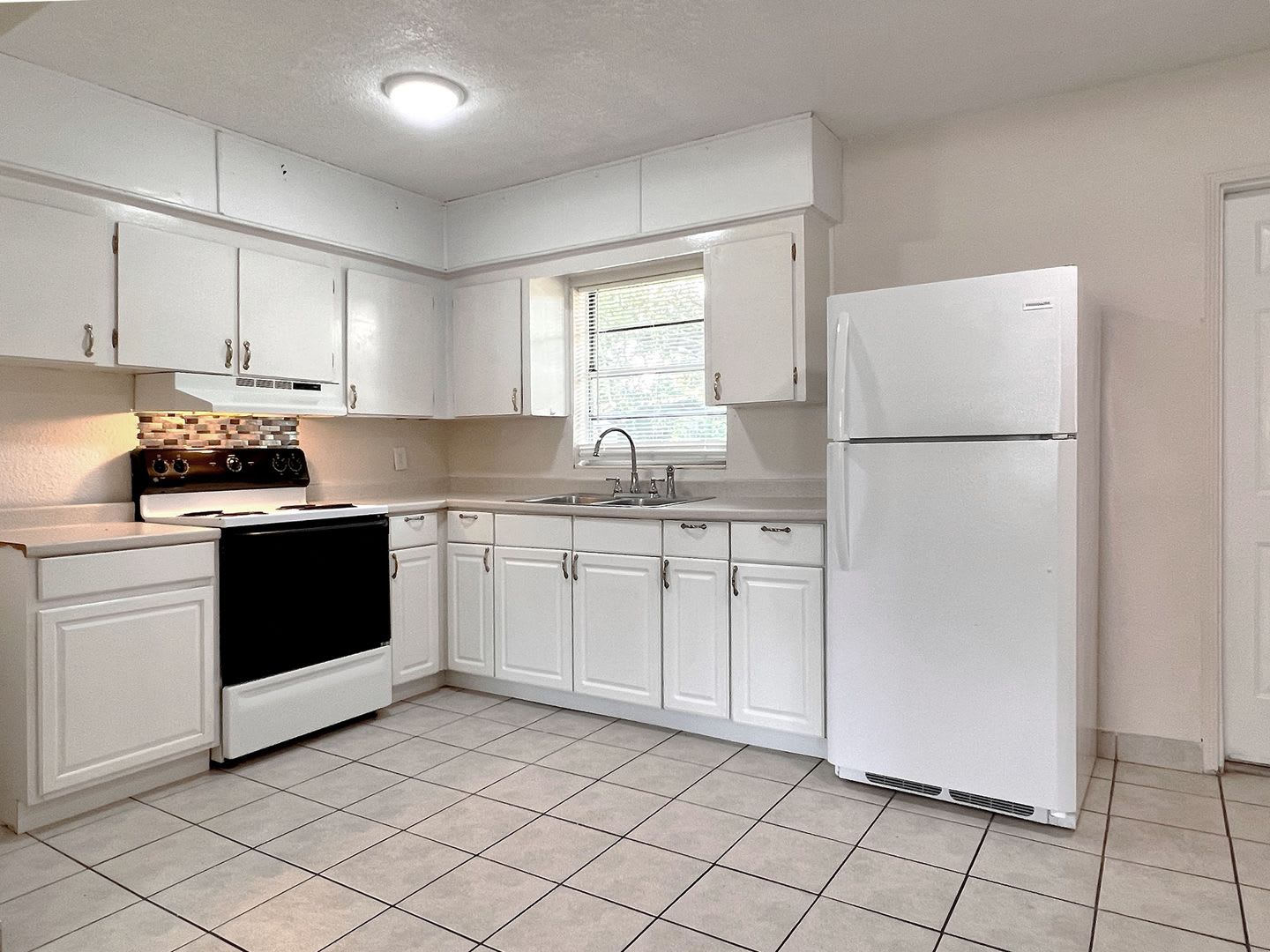 Three-Bedroom Home with Spacious Family Bonus Room – photo 5