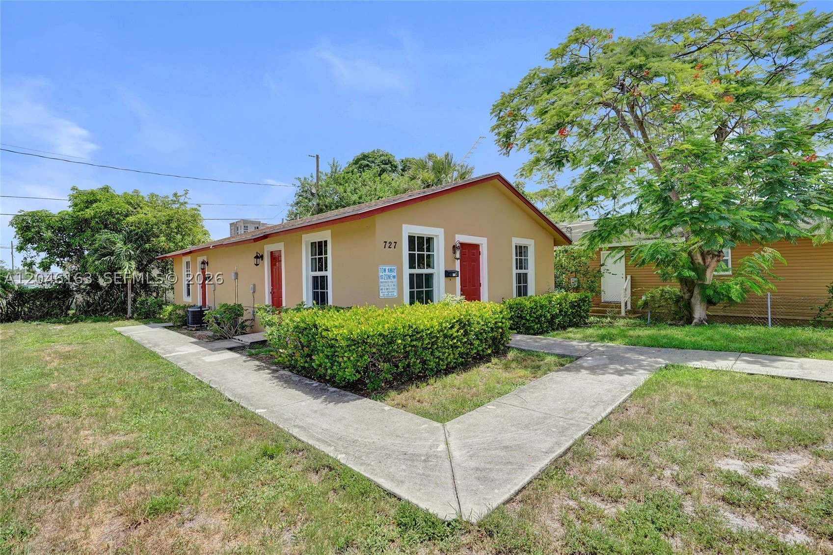 727 22nd St – photo 1