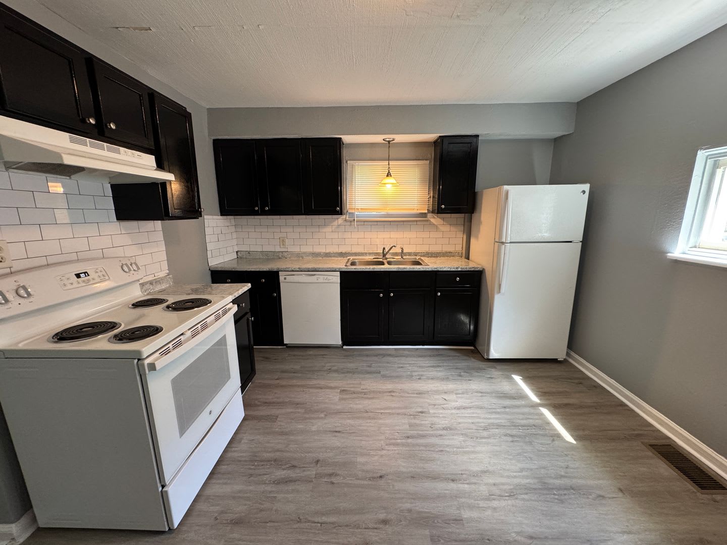 Fairgrounds 2 Bedrooms 1 Baths – photo 5