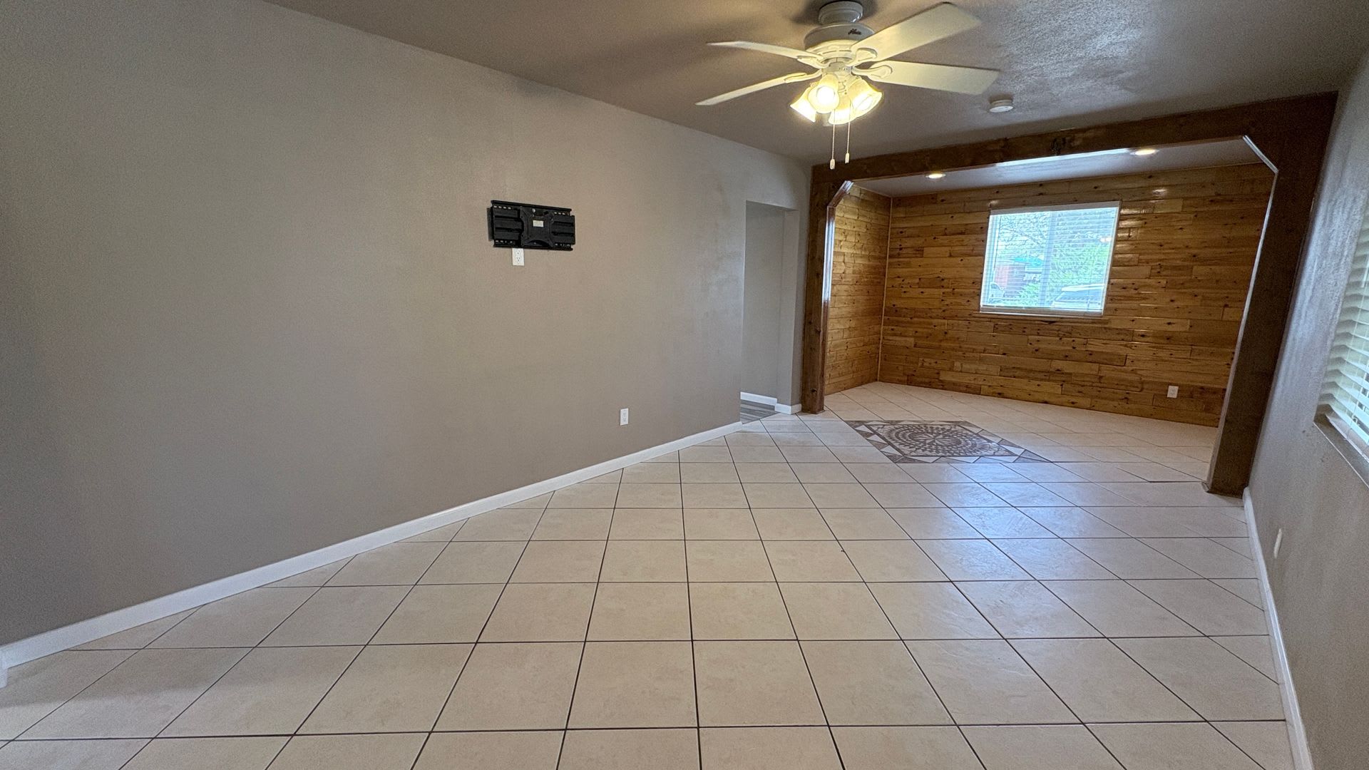1607 W Walnut – photo 4