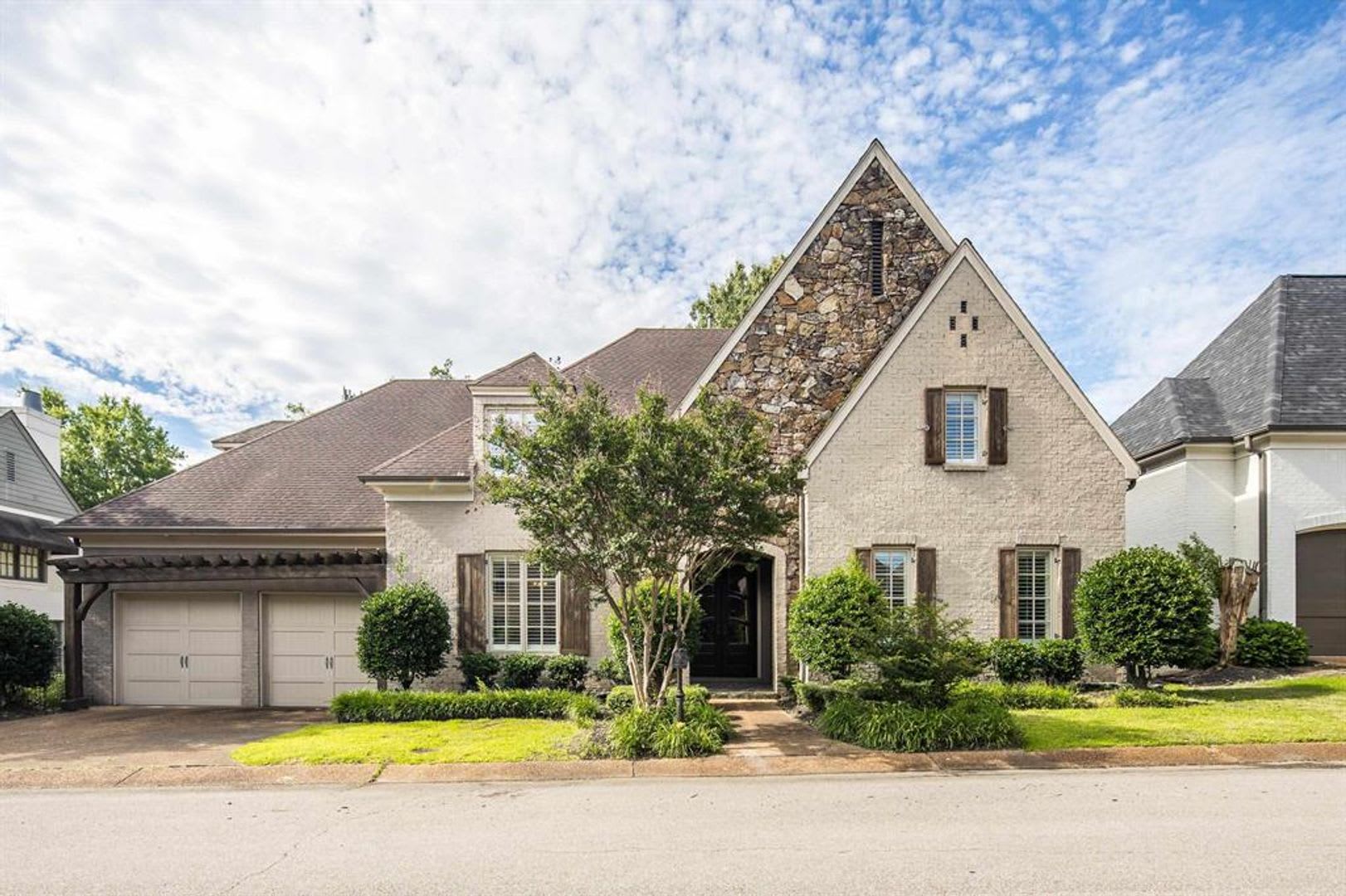 HOME FOR SALE or rent Gorgeous executive home in gated community! – photo 1