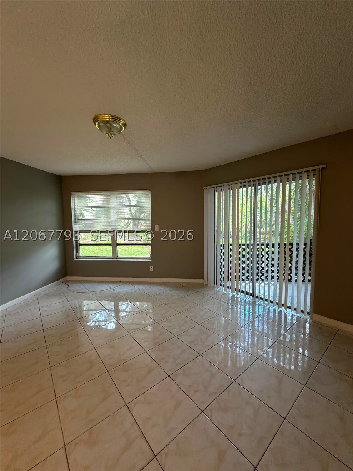 3100 Riverside Dr – photo 2