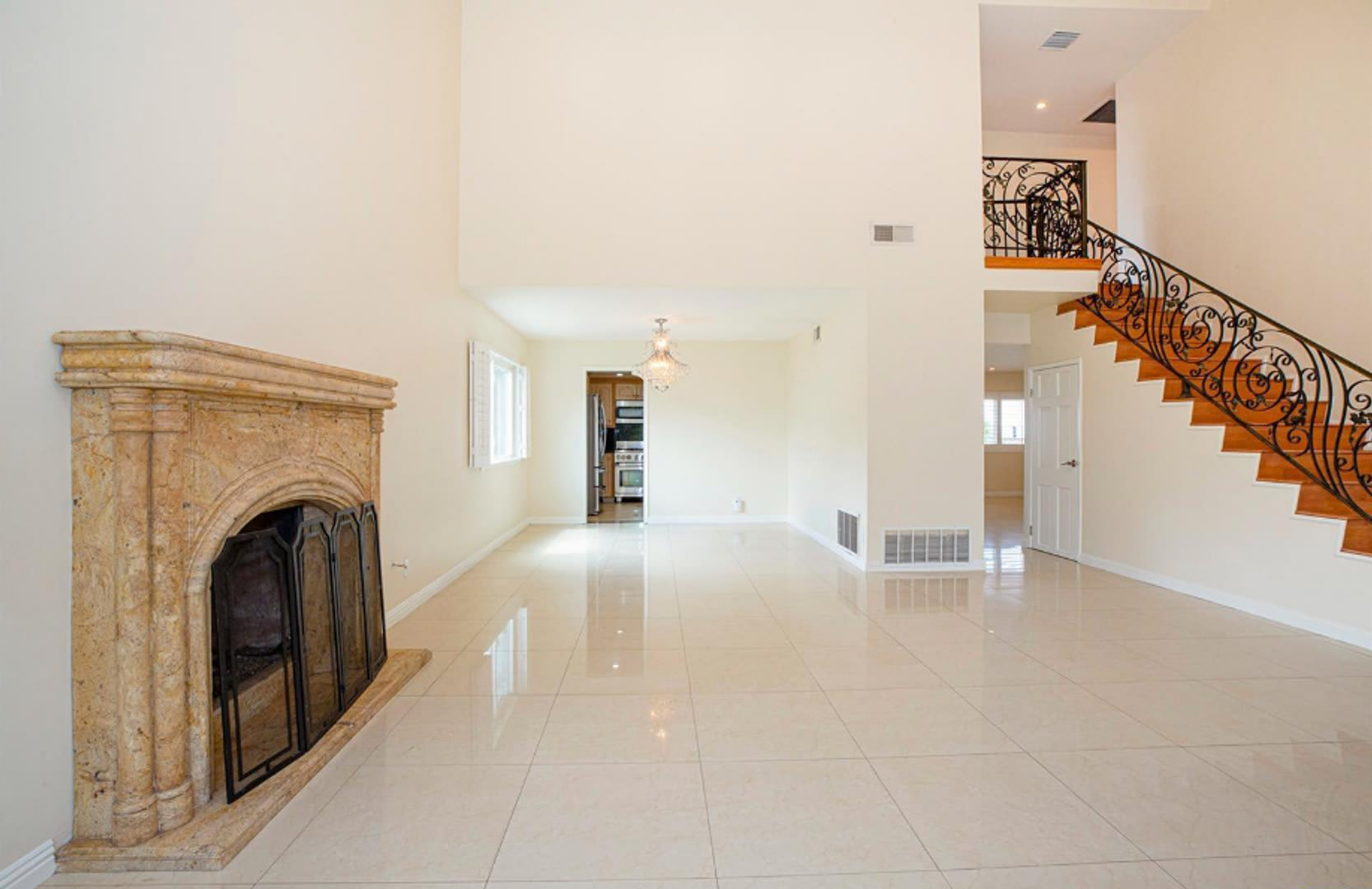 Luxury Home with Spectacular View – photo 4