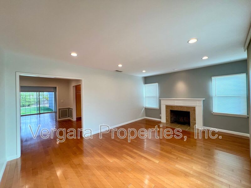 6531 W 85Th St – photo 3