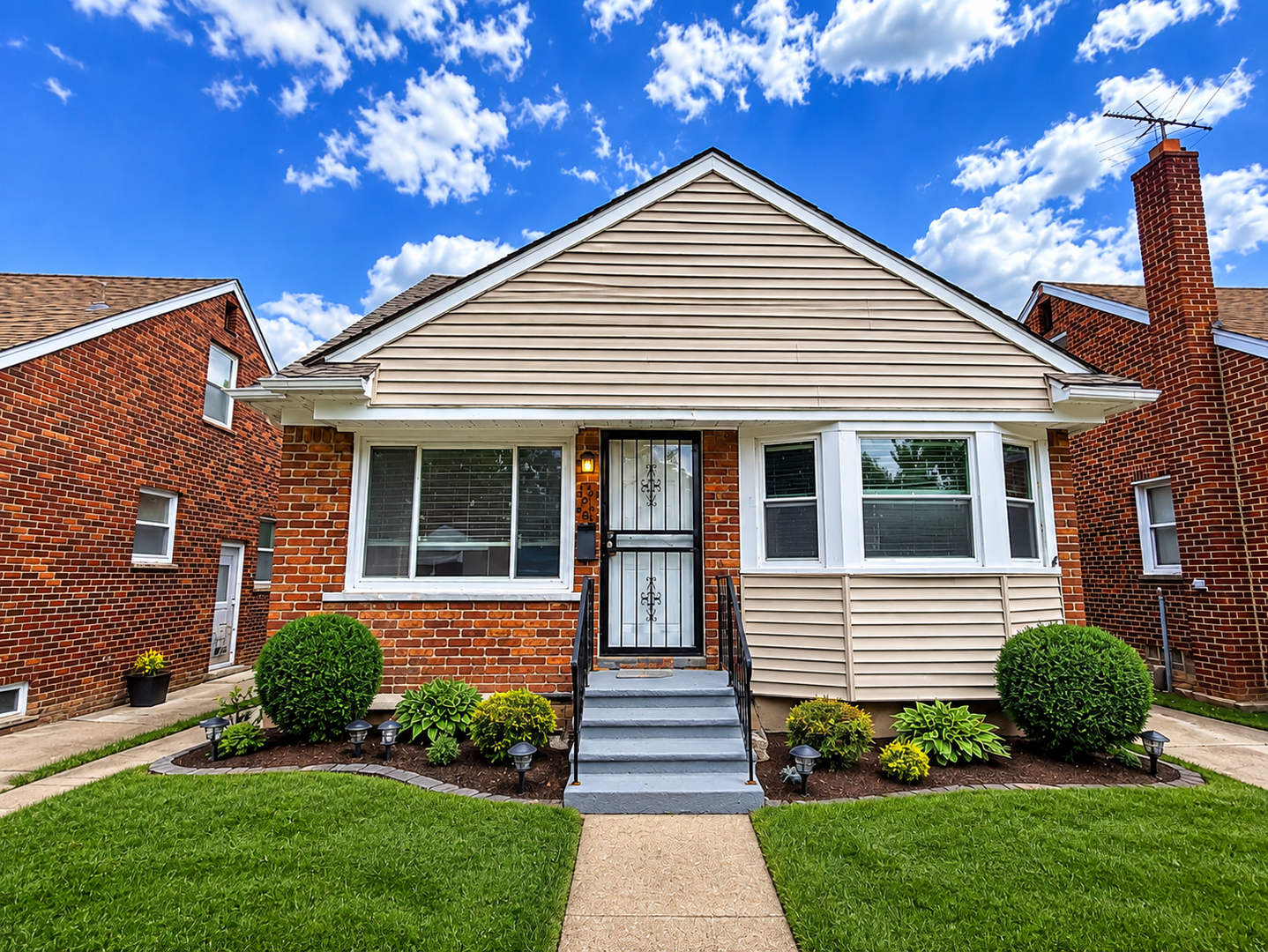 Completely Renovated 3 Bedroom Home For Lease – photo 1