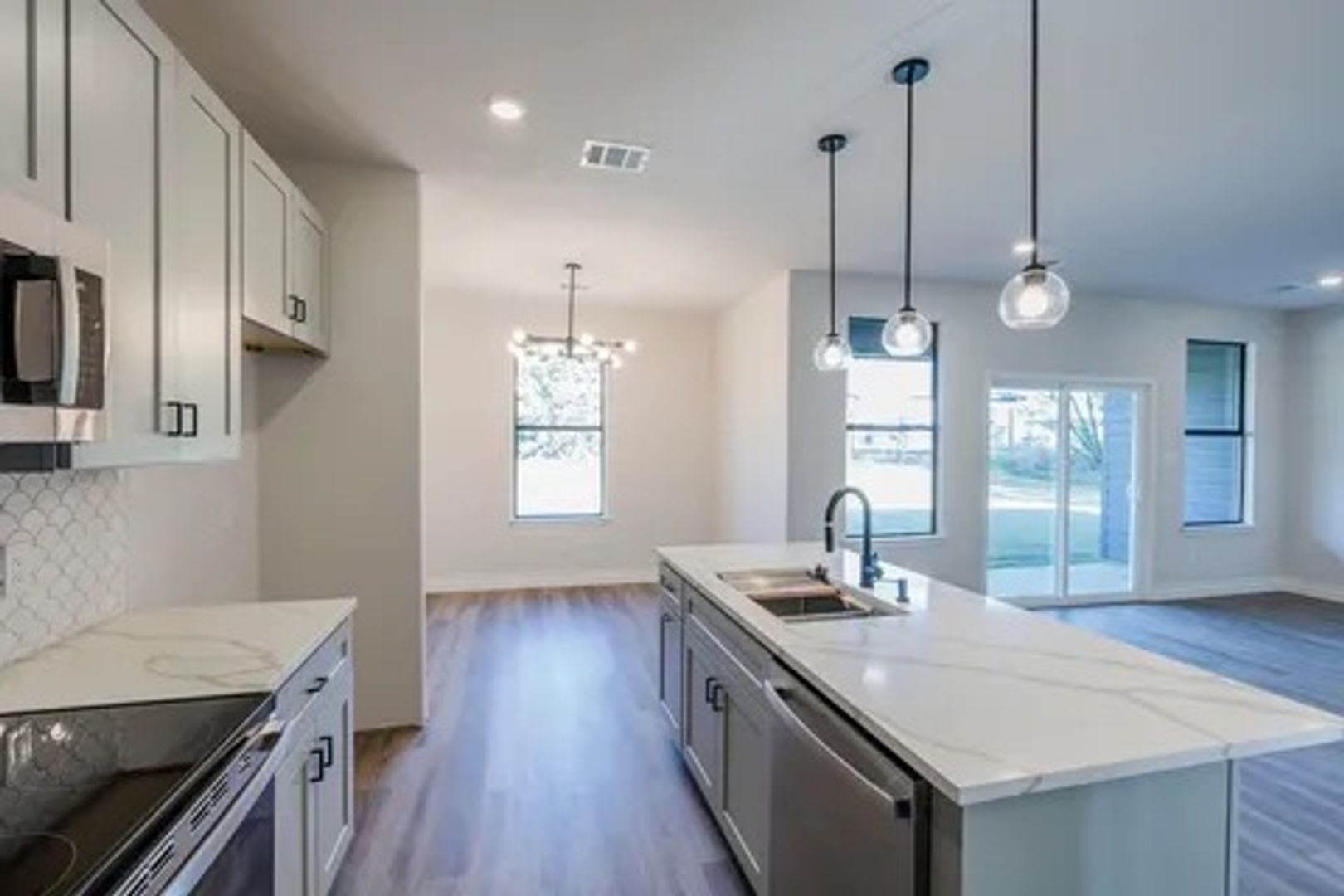 Coming Soon! Beautiful 4/2/2 in Granbury, Texas – photo 4