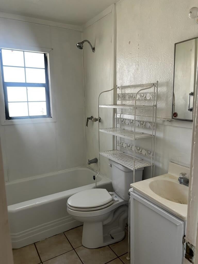 2105 N Tom Green Ave – photo 4