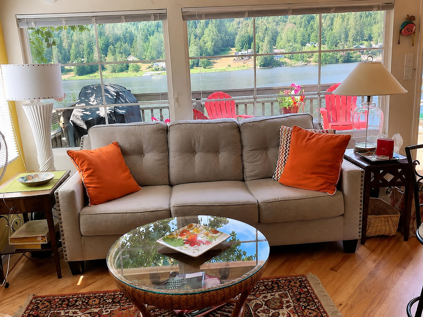 Short Term Furnished Rental: Beautiful Lakeside 2 Bed 1.5 Bath – photo 3