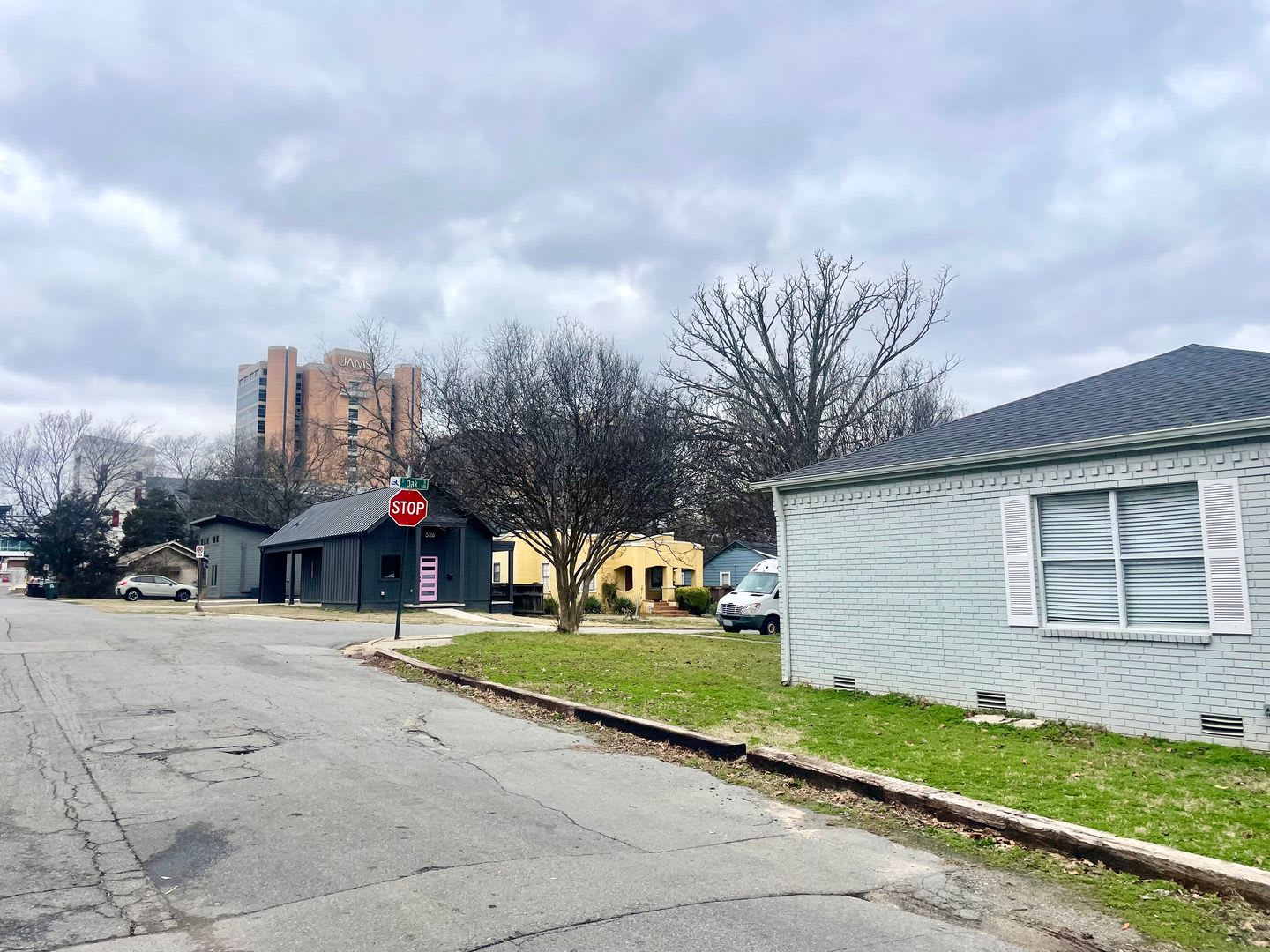 Fully updated, walking distance to UAMS – photo 2