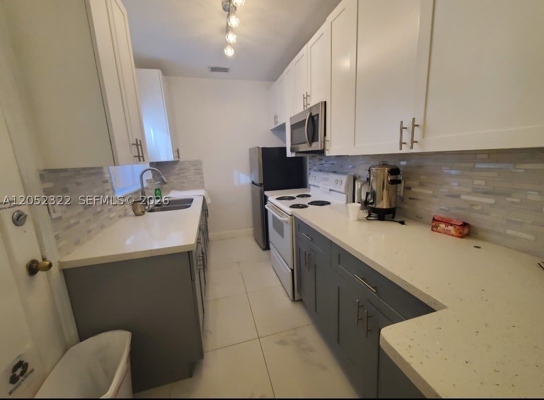 1435 NE 179th St – photo 3