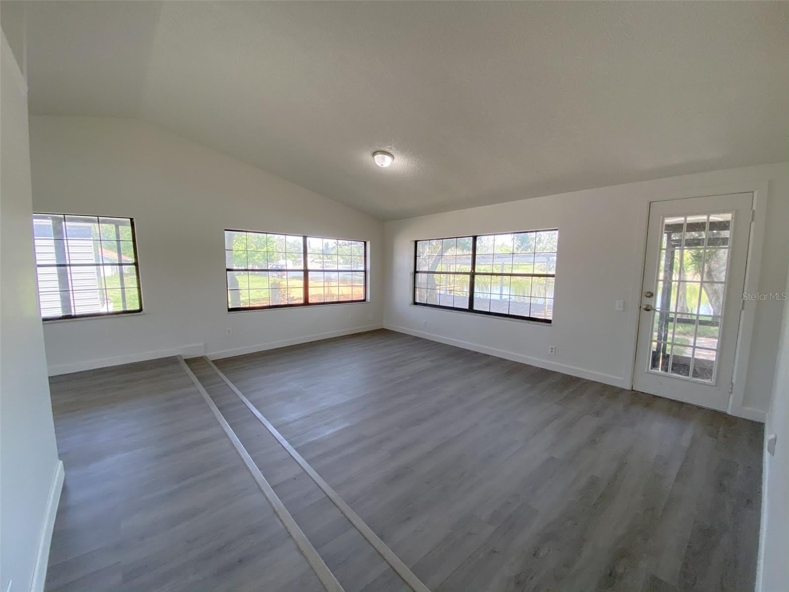 28046 LOIS Drive – photo 3