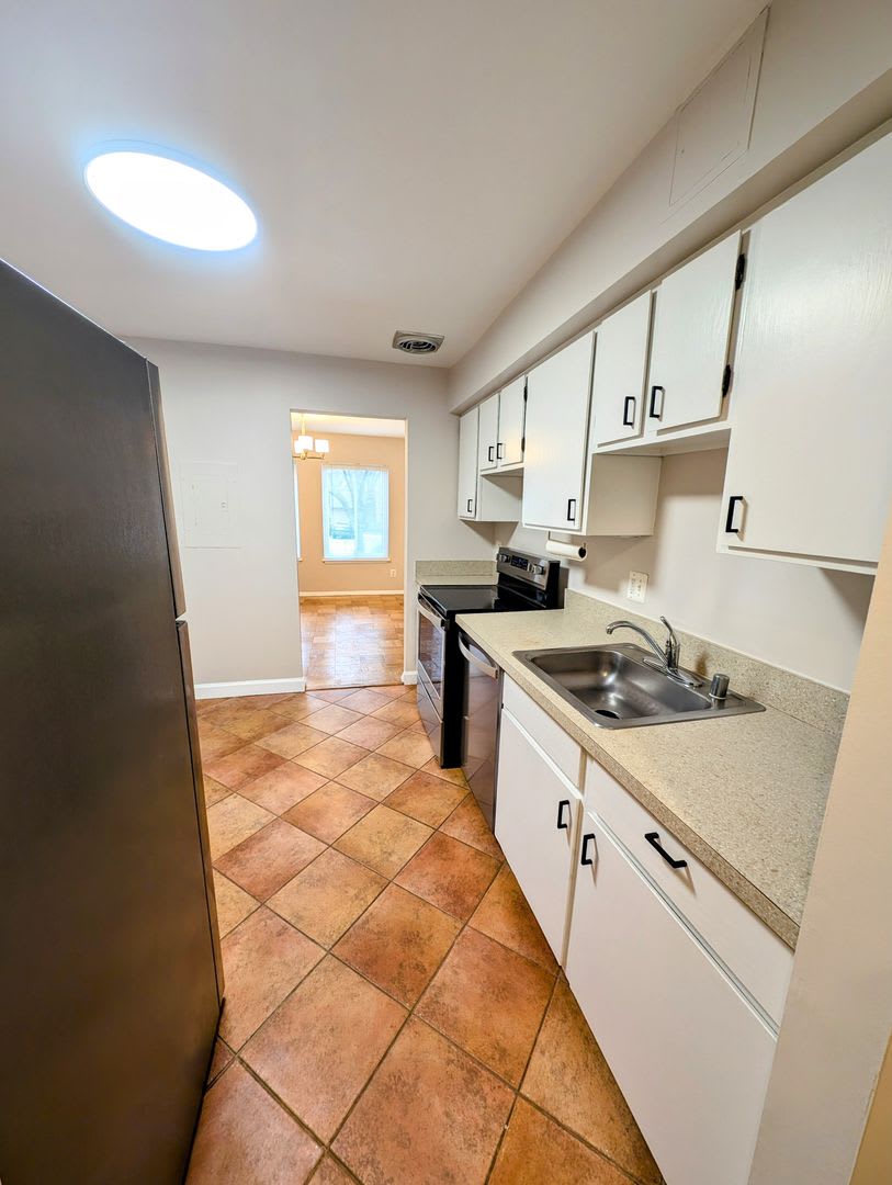Spacious North Bethesda 3BR with Private Patio & Resort-Style Amenities – photo 4