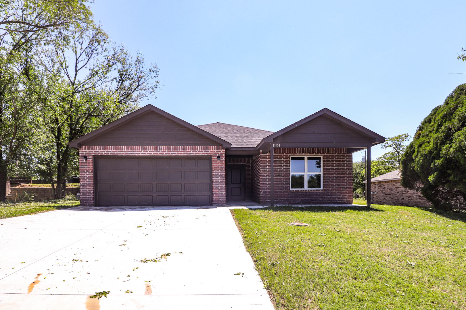 Beautiful new construction with nice amenities with a country feel. – photo 1