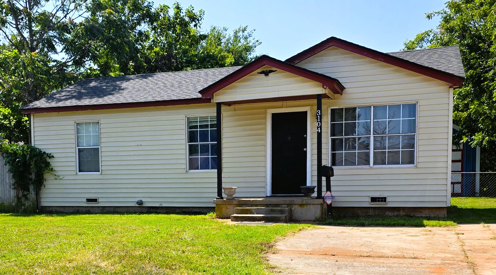 Charming 3-Bedroom Del City Home with a Spacious Backyard – photo 1