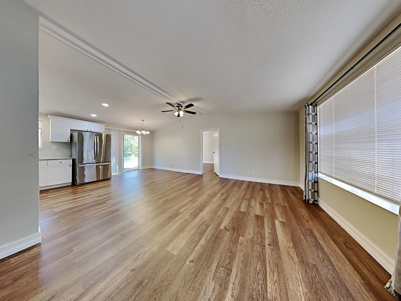 13426 Tyringham St – photo 4