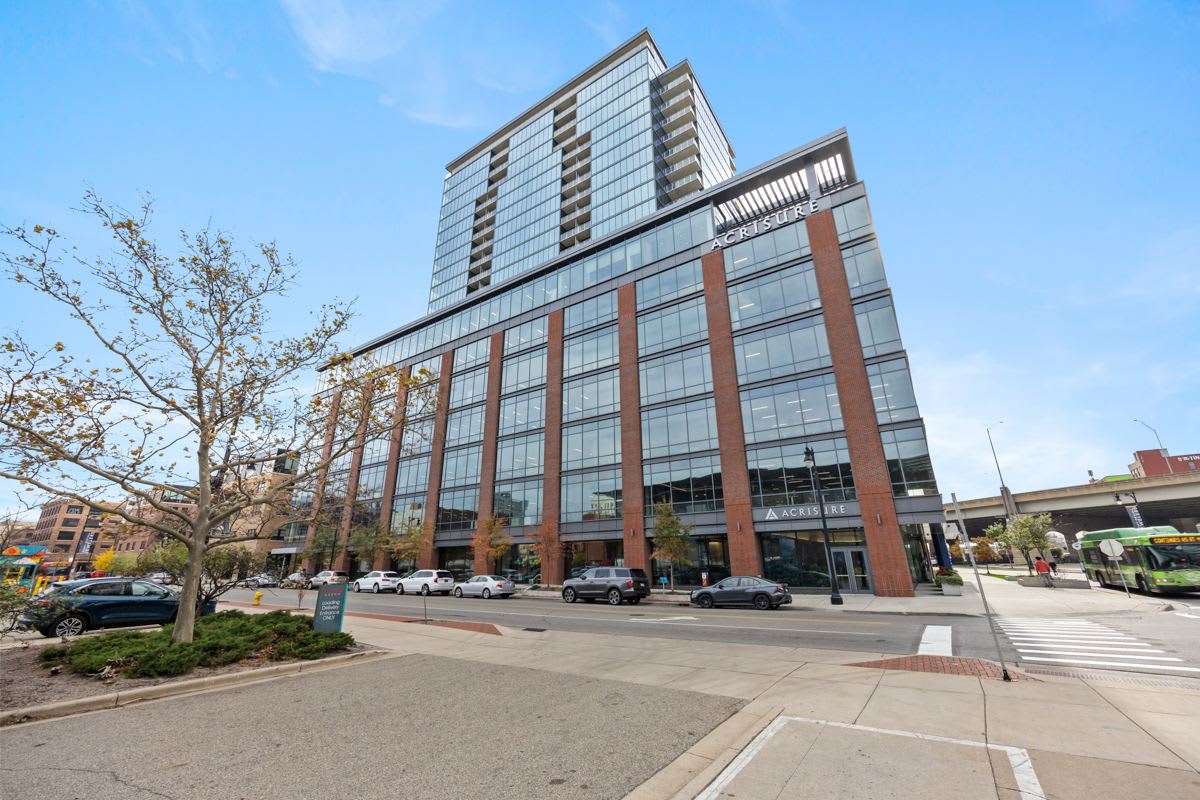 Studio Park Tower and Lofts – photo 1