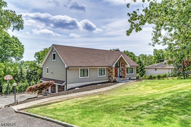 136 Carlough Rd – photo 1